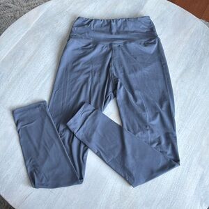Gray woman’s warm and cozy leggings size small- stretchy yoga pants